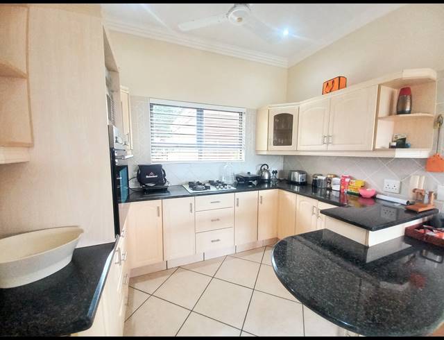 4 BEDROOM APARTMENT FOR SALE IN SHELLY BEACH